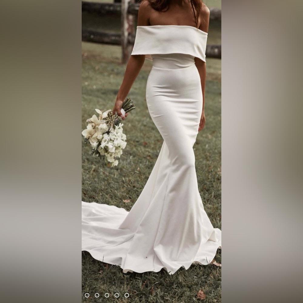 Never Worn Grace Loves Lace Off-Shoulder White Wedding Dress
